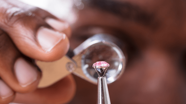 Pırlanta Dolgu İşlemi Nedir?