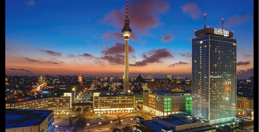 Alexanderplatz: Berlin’in Kentsel Yaşamının Canlı Merkezi