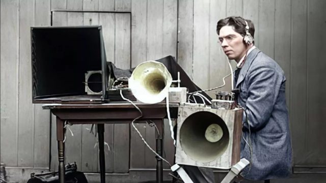 Archibald Montgomery Low Kimdir?